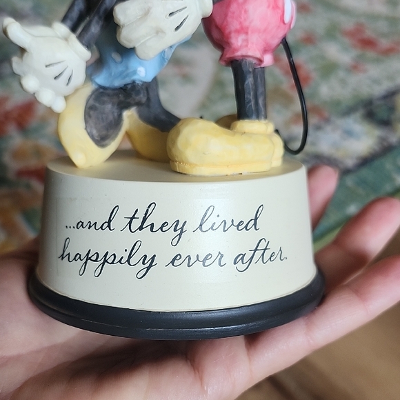 Disney Mickey and Minnie Mouse 'Happily Ever After' Figurine - Picture 6 of 8